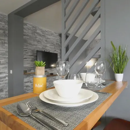 Homey Cute - Parking Inclus - Proche Geneve Apartment Annemasse